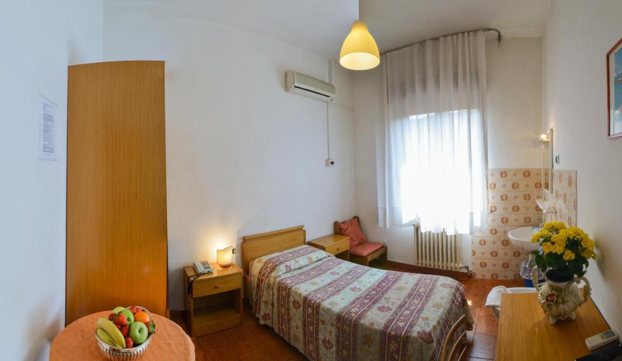 Hotel Prime Пистойя Экстерьер фото