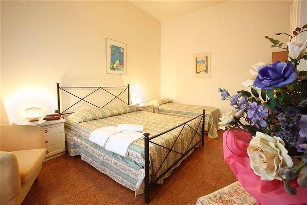 Hotel Prime Пистойя Экстерьер фото
